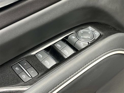 Used 2022 Cadillac Escalade Premium Luxury image 35