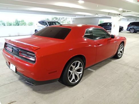 Used 2016 Dodge Challenger R/T RWD image 5
