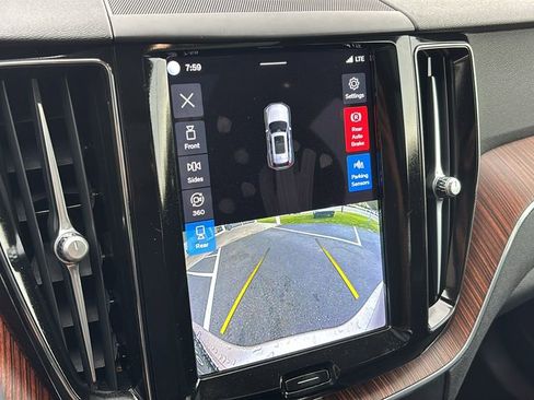 Certified 2023 Volvo XC60 B5 Plus AWD/4WD image 19