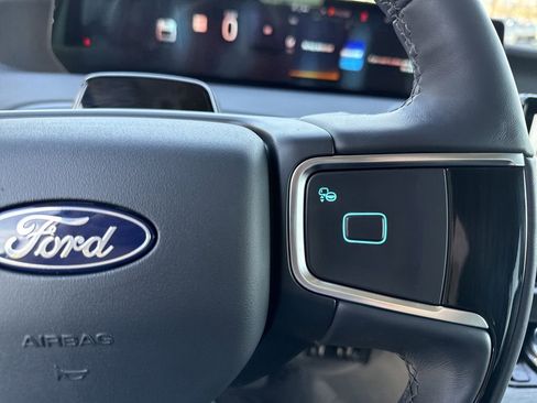 Used 2025 Ford Expedition Platinum image 28