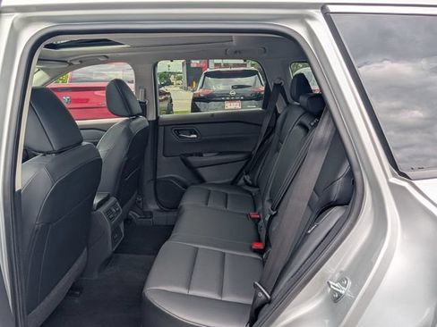 Used 2023 Nissan Rogue SV w/ SV Premium B Package FWD image 15
