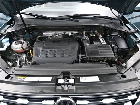 Used 2020 Volkswagen Tiguan SE w/ Panoramic Sunroof Package image 37
