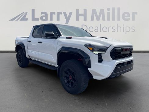 Used 2025 Toyota Tacoma TRD Pro AWD/4WD image 7