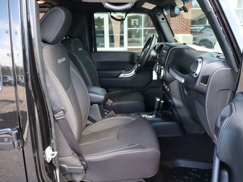 Used 2018 Jeep Wrangler Unlimited Sahara AWD/4WD image 41