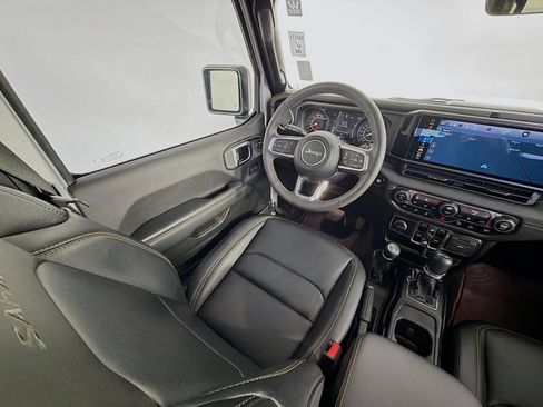Used 2024 Jeep Wrangler Unlimited Sahara w/ Technology Group AWD/4WD image 11