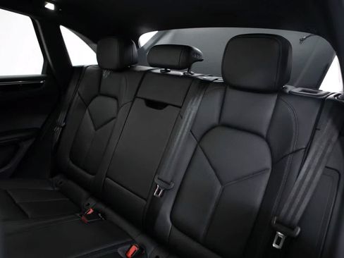 Certified 2026 Porsche Macan AWD/4WD image 38