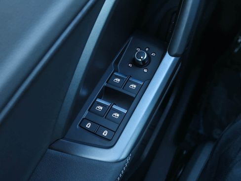 New 2025 Audi Q3 2.0T Premium image 35