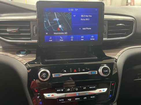 Used 2023 Ford Explorer Limited image 18