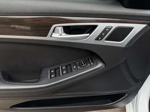 Used 2017 Genesis G80 3.8 RWD image 21