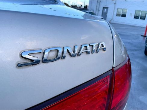 Used 2010 Hyundai Sonata GLS FWD image 7