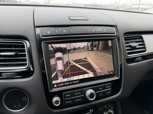 Used 2016 Volkswagen Touareg VR6 image 28