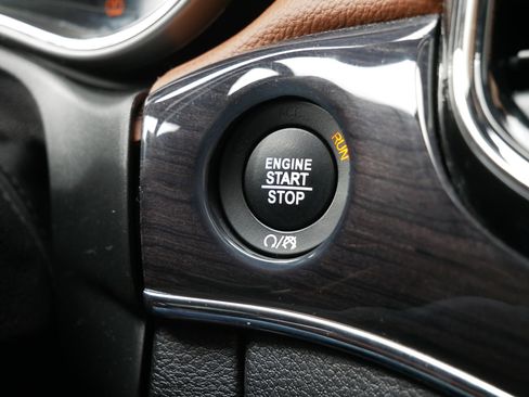 Used 2020 Jeep Grand Cherokee Overland image 24