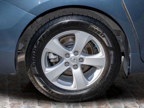 Used 2016 Toyota Sienna LE image 41