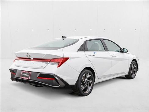 New 2025 Hyundai Elantra Limited image 5