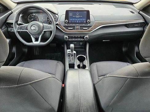 Used 2024 Nissan Altima 2.5 SV image 18