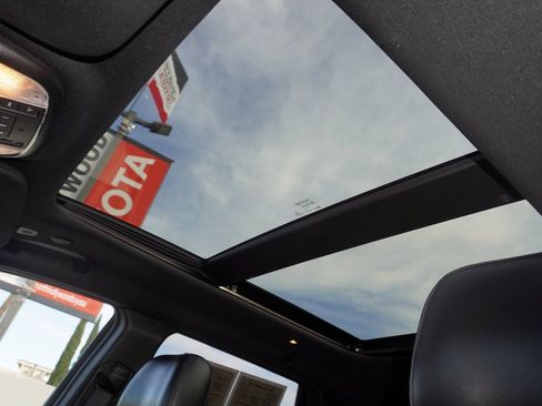 Used 2018 Jeep Grand Cherokee Limited image 22