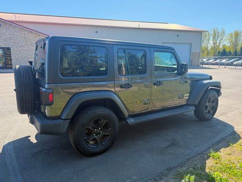 Used 2018 Jeep Wrangler Unlimited Sport S AWD/4WD image 2