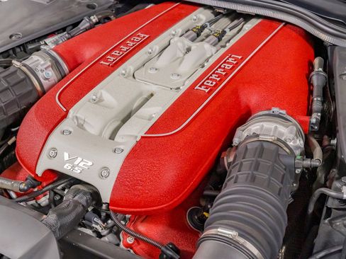 Used 2019 Ferrari 812 Superfast RWD image 38