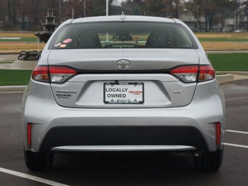 Used 2020 Toyota Corolla LE image 3
