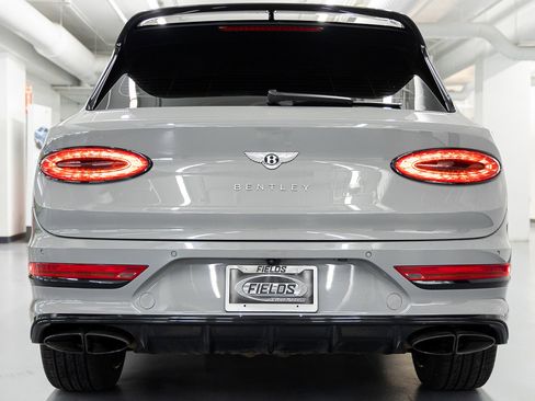 Used 2022 Bentley Bentayga AWD/4WD image 22