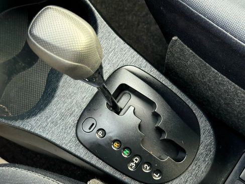 Used 2012 Toyota Yaris L image 23