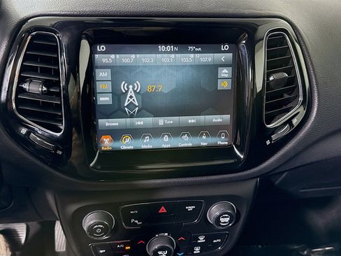 Used 2018 Jeep Compass Limited w/ Navigation Group image 18