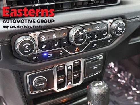 Used 2025 Jeep Wrangler Unlimited Sahara AWD/4WD image 20