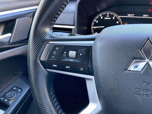 Used 2024 Mitsubishi Outlander SE image 8