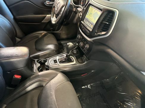 Used 2018 Jeep Cherokee Trailhawk w/ Comfort/Convenience Group AWD/4WD image 17