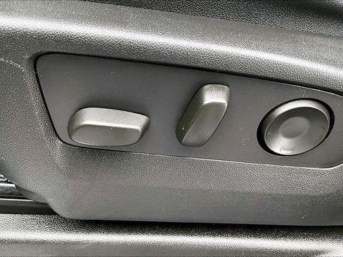 Used 2023 Chevrolet Suburban Premier AWD/4WD image 35