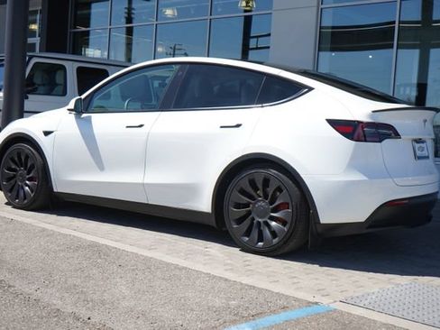 Used 2023 Tesla Model Y Performance AWD/4WD image 6