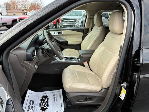 Used 2021 Ford Explorer Platinum w/ Equipment Group 601A AWD/4WD image 14