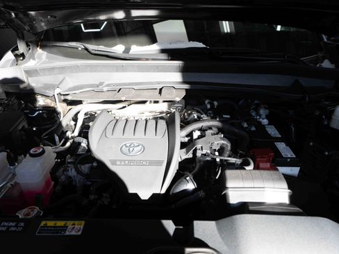 Used 2024 Toyota Grand Highlander XLE image 32