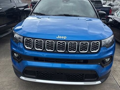 Used 2025 Jeep Compass Limited AWD/4WD image 2