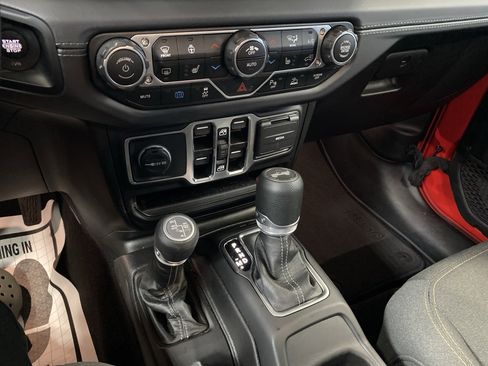 Certified 2025 Jeep Wrangler Sahara w/ Safety Group image 15