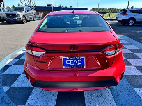 Used 2020 Toyota Corolla LE FWD image 4