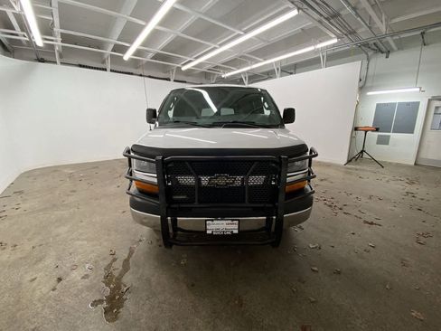 Used 2017 Chevrolet Express 2500 LT w/ LT Preferred Equipment Group image 9