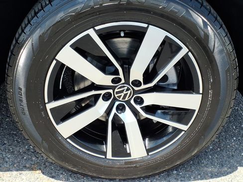 Certified 2023 Volkswagen Atlas SE FWD image 9