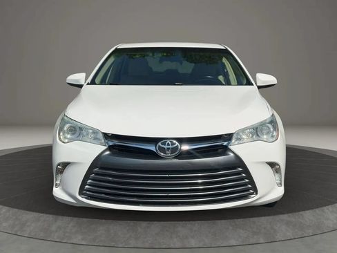 Used 2015 Toyota Camry LE FWD image 2