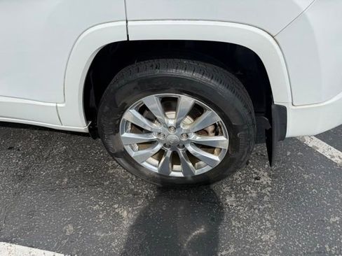Used 2018 Jeep Cherokee Overland AWD/4WD image 5