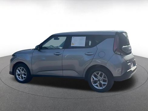 Used 2025 Kia Soul LX w/ LX Technology Package FWD image 9