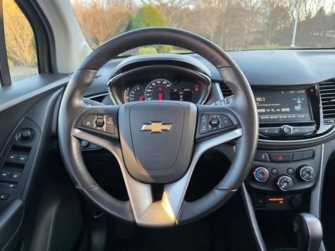 Used 2017 Chevrolet Trax LT w/ LT Convenience Package image 25