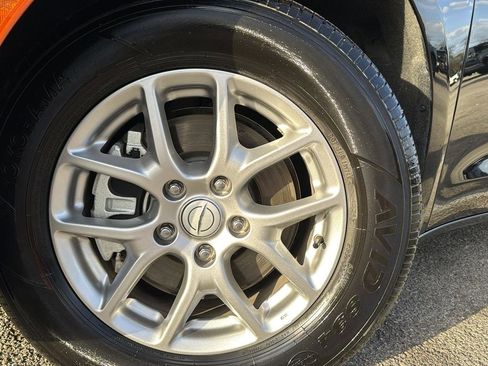 Used 2025 Chrysler Pacifica Select image 9