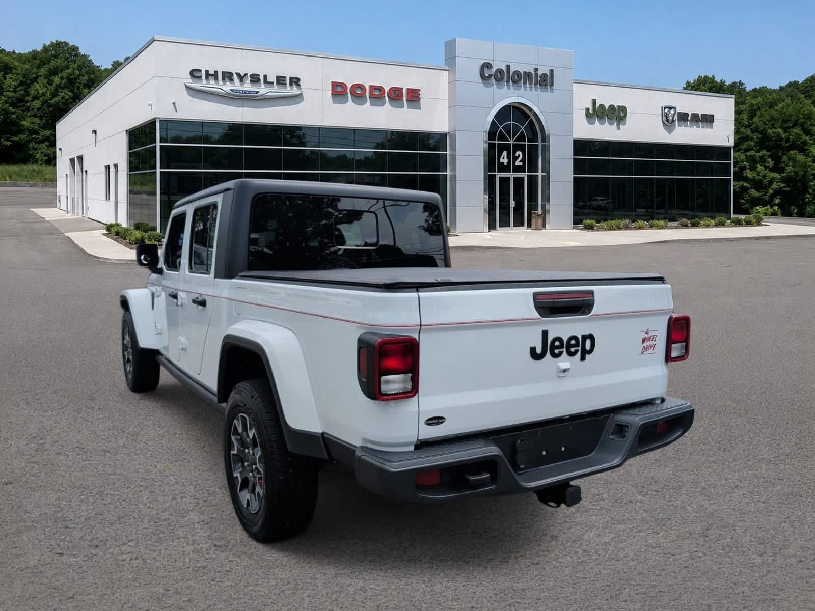 Used 2024 Jeep Gladiator Sport AWD/4WD image 4