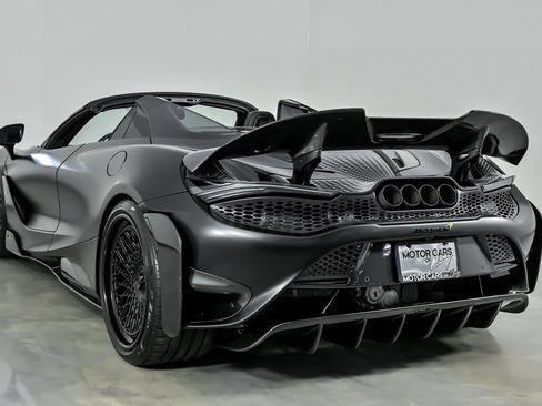 Used 2022 McLaren 765LT image 12