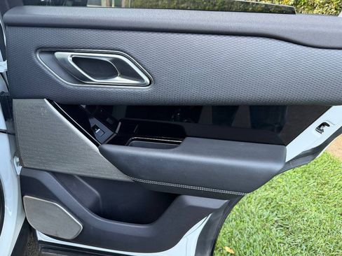 Used 2019 Land Rover Range Rover Velar R-Dynamic SE AWD/4WD image 24