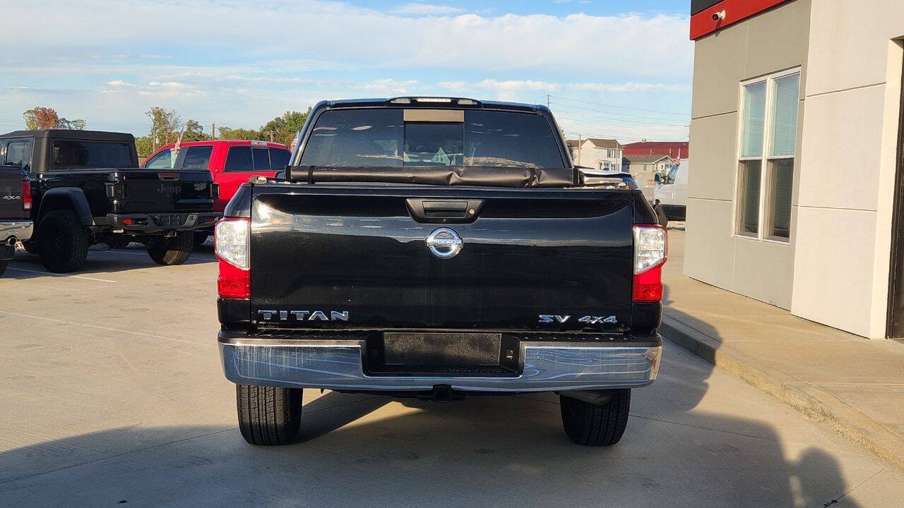 Used 2018 Nissan Titan SV AWD/4WD image 5
