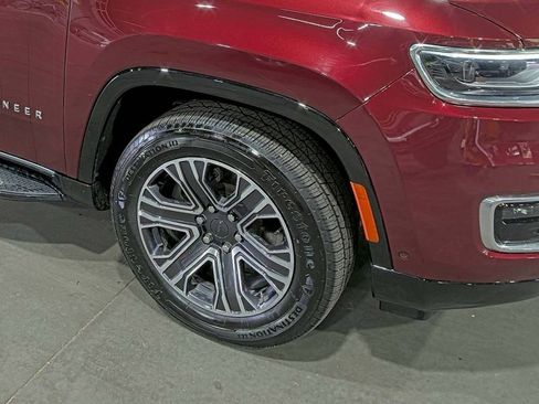 Used 2024 Jeep Wagoneer L Series II w/ Flexible Seating Group AWD/4WD image 17