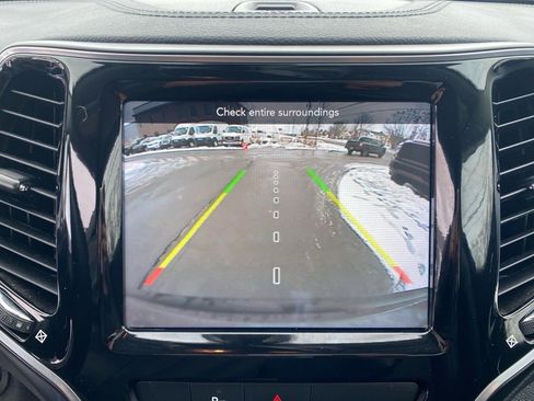 Used 2020 Jeep Cherokee Limited image 15