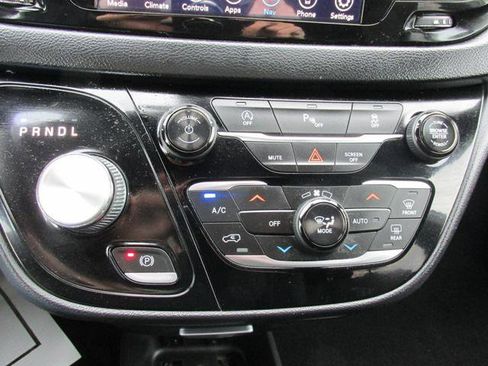 Used 2019 Chrysler Pacifica Touring Plus w/ S Appearance Package image 13